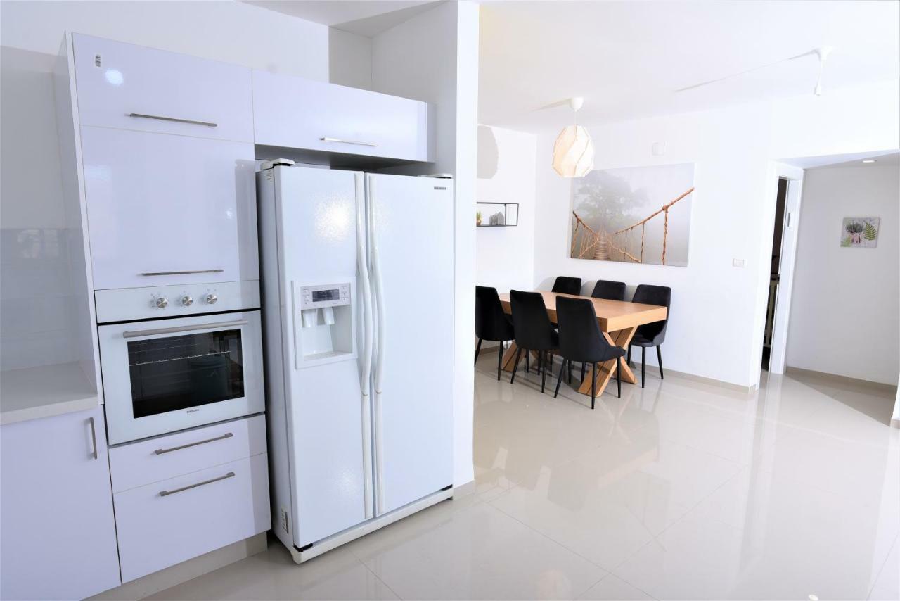 Aristone Luxury Apartment Tiberias Exterior photo